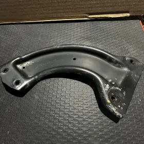 15709453 CHEVROLET Driver Left Front Fender Bracket Chevy Gmc