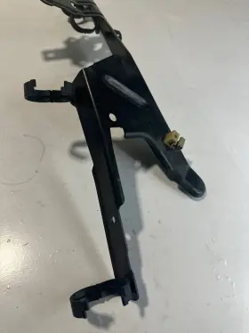 97061020104 PORSCHE Front Left Fender Mount Bracket Panamera #3